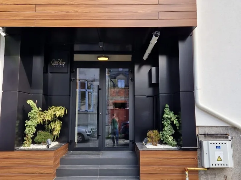 GOLDEN PILATES STUDIO