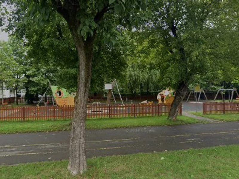 Parc si loc de joaca