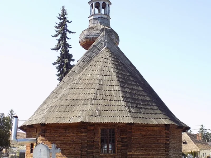 Biserica de lemn "Sfântul Arhanghel Mihail"