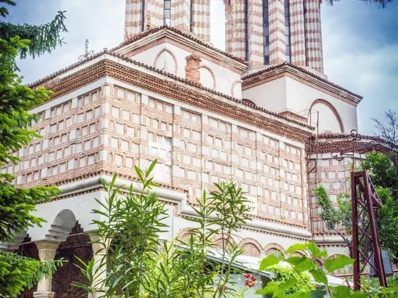 Biserica Sfinții Apostoli Petru si Pavel