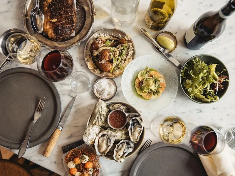 Portal Restaurant & Portal Bar