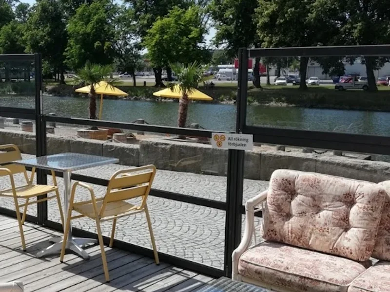 Café & Bar Sessan i Vänersborg