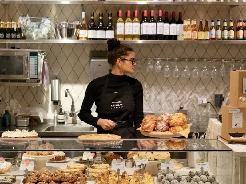 Sally Voltaire & Systrar