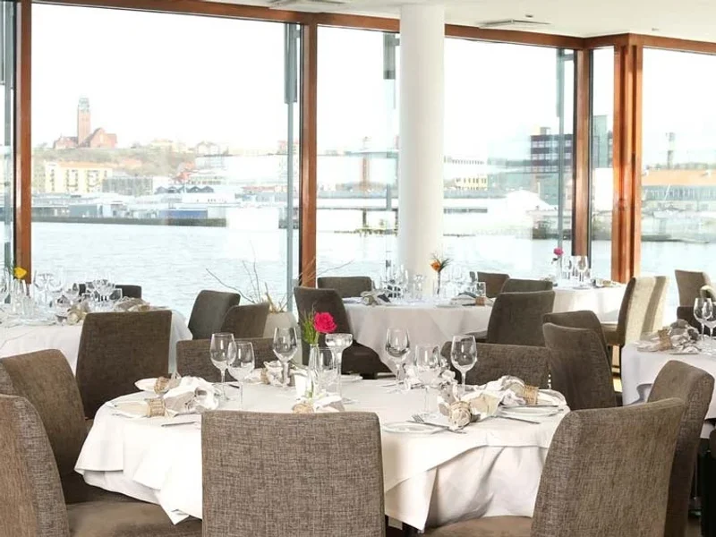 River Restaurant On The Pier