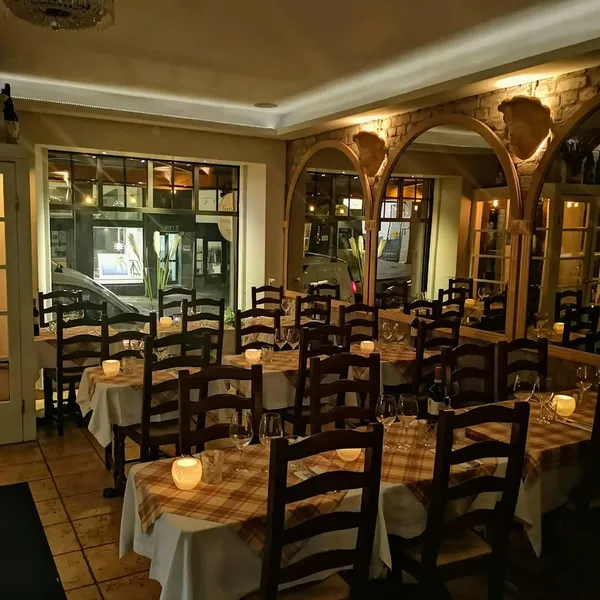 Fontana Di Trevi, Restaurang