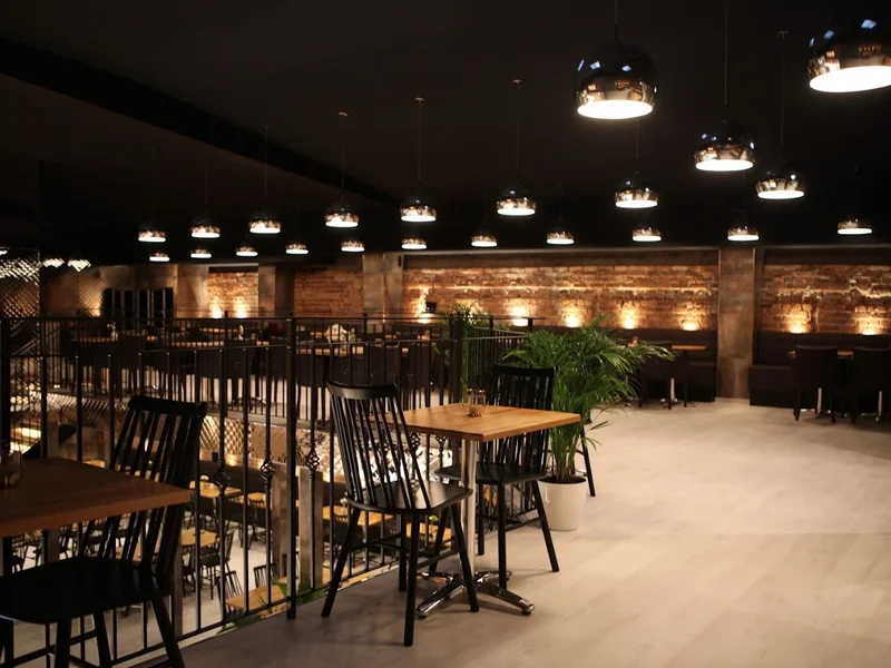 Roy Restaurant Café & Bar