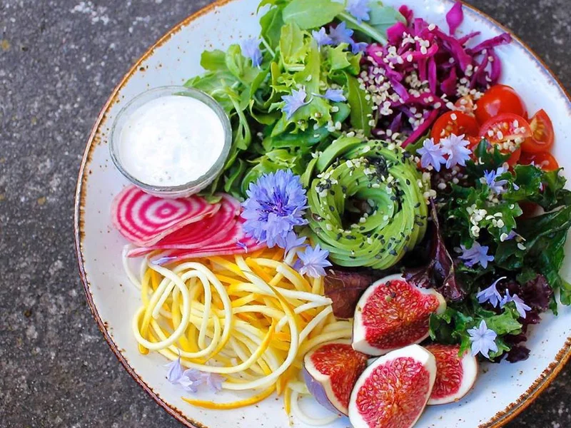 Open New Doors Bahnhof