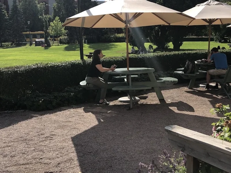 Tantens Gröna Parkcafé – Gula Villan
