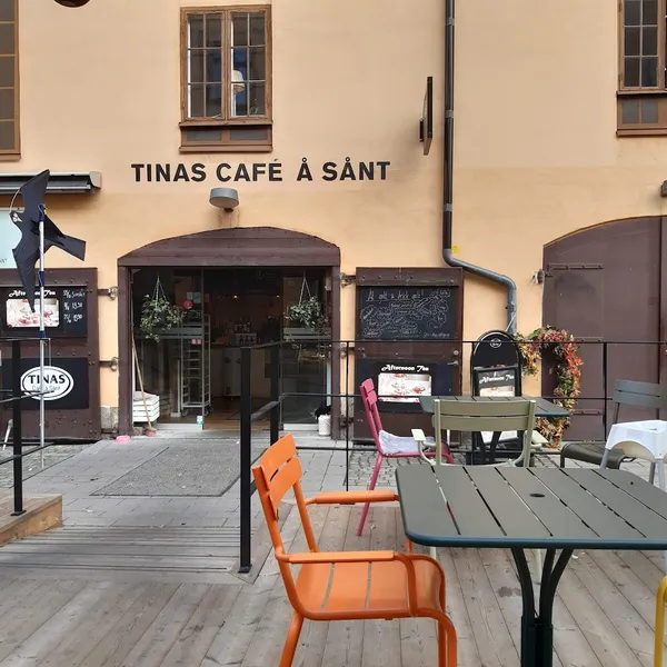 Tinas Cafe’ å Sånt