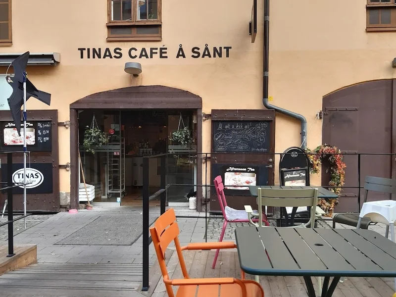 Tinas Cafe’ å Sånt