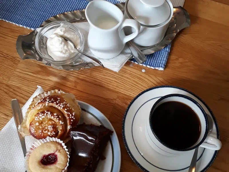 Lizzies Café i Holm