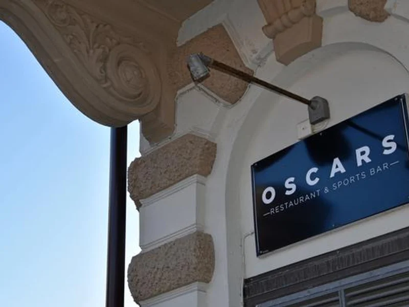 Oscars Restaurant & Sports bar