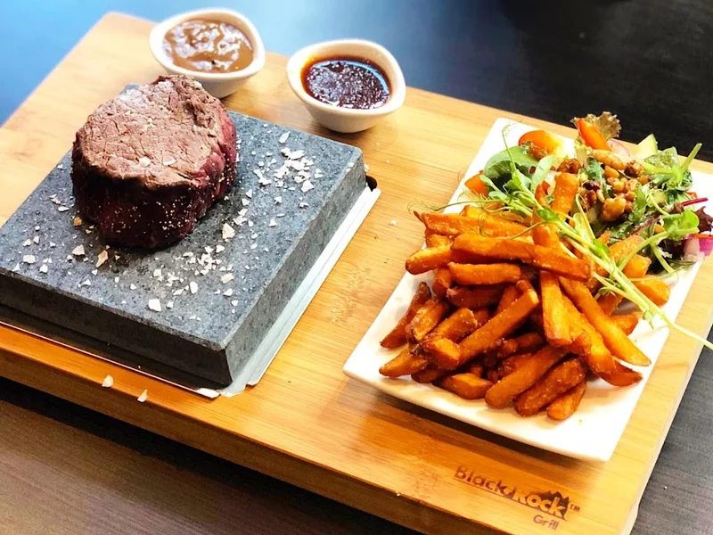 Oscars Restaurant & Sports bar