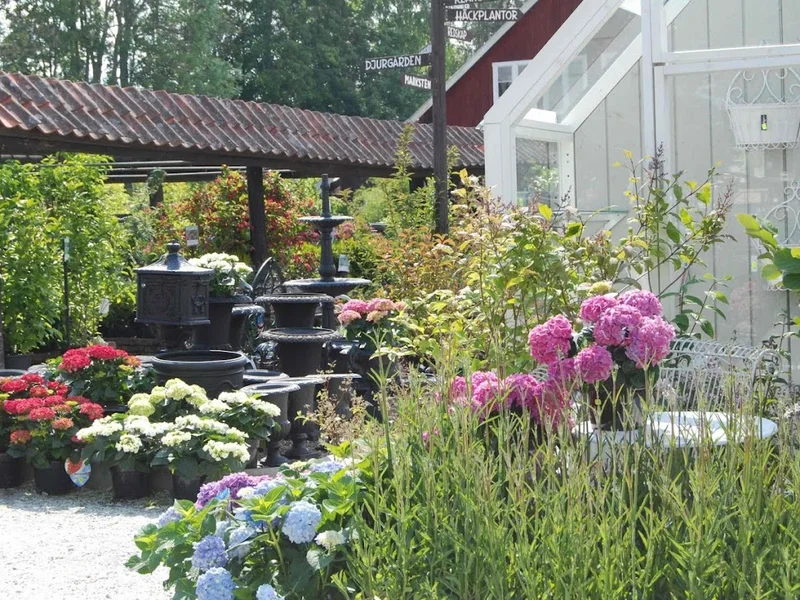 Plantmarknaden Trädgård & Café Lindesberg