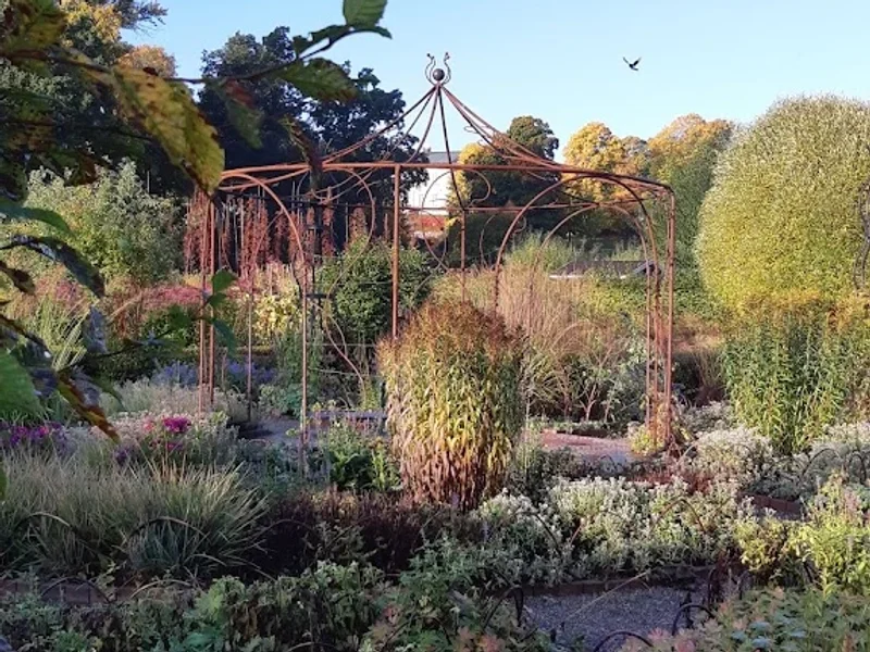 Karlslunds herrgård med trädgård