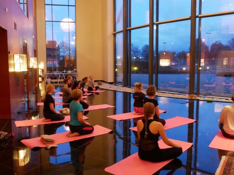 Klara Öhlén - Din mobila yogastudio