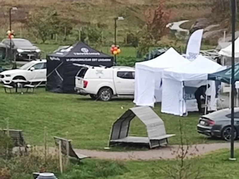 Björkalunds lekplats är öppen för lek och gemenskap.