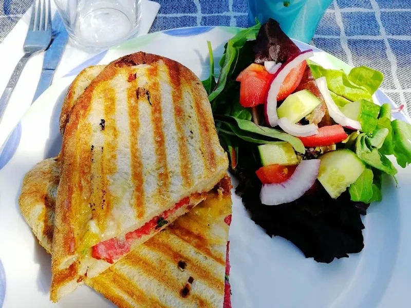 Brådtom Sluss Vandrarhem