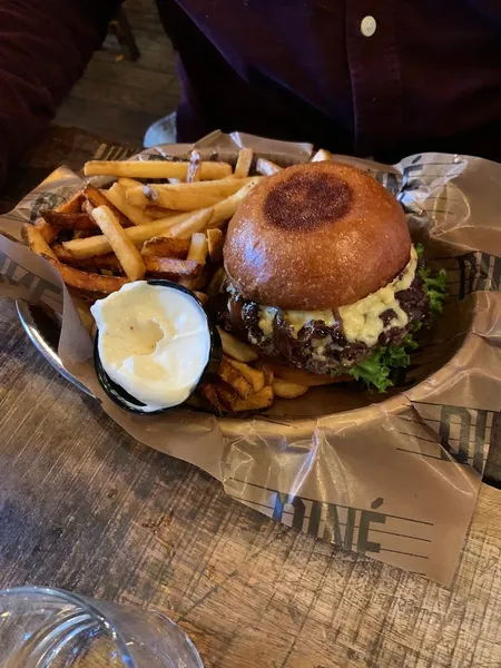 DINÉ Burgers