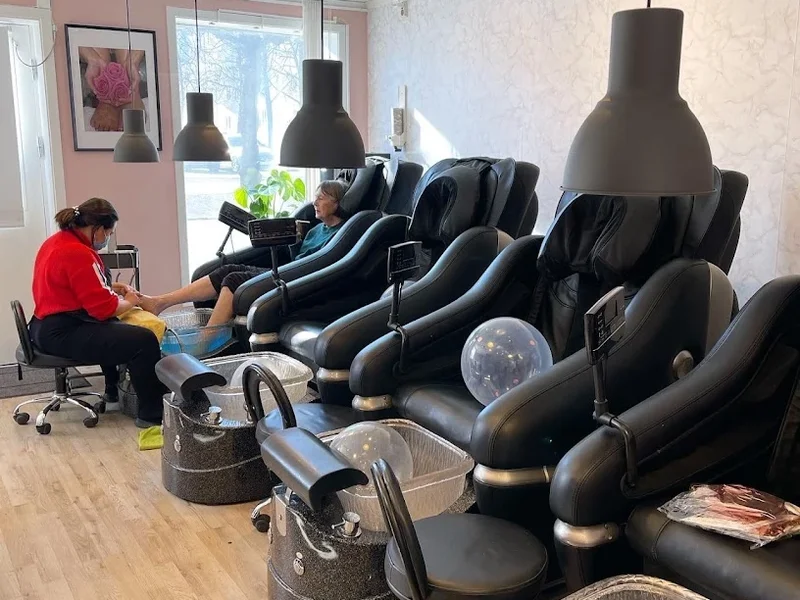 Flower Nails & Beauty