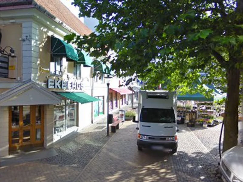 Ekbergs Man Woman Home