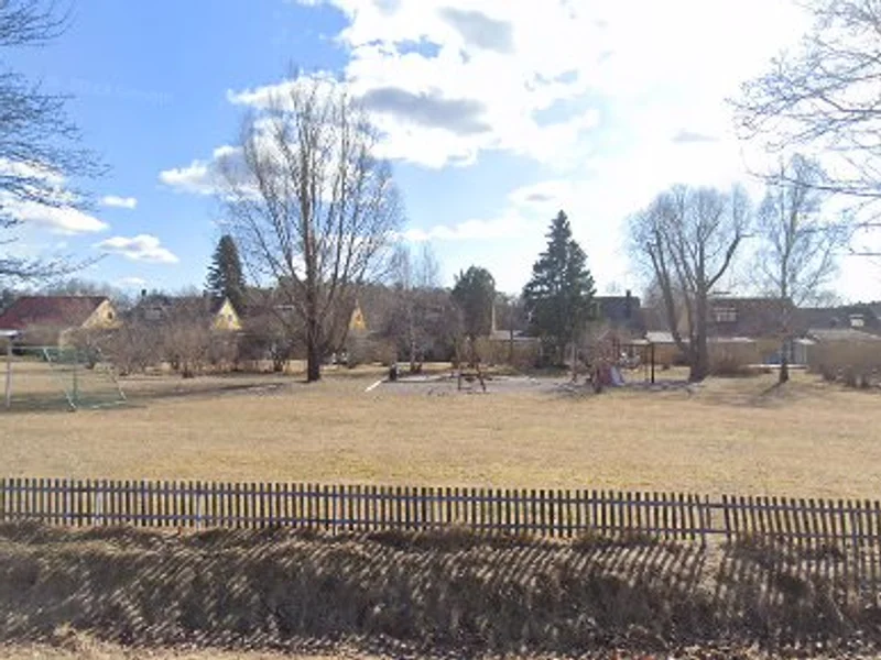 Lekplats Ytterbyvägen (kallas även Harparken)