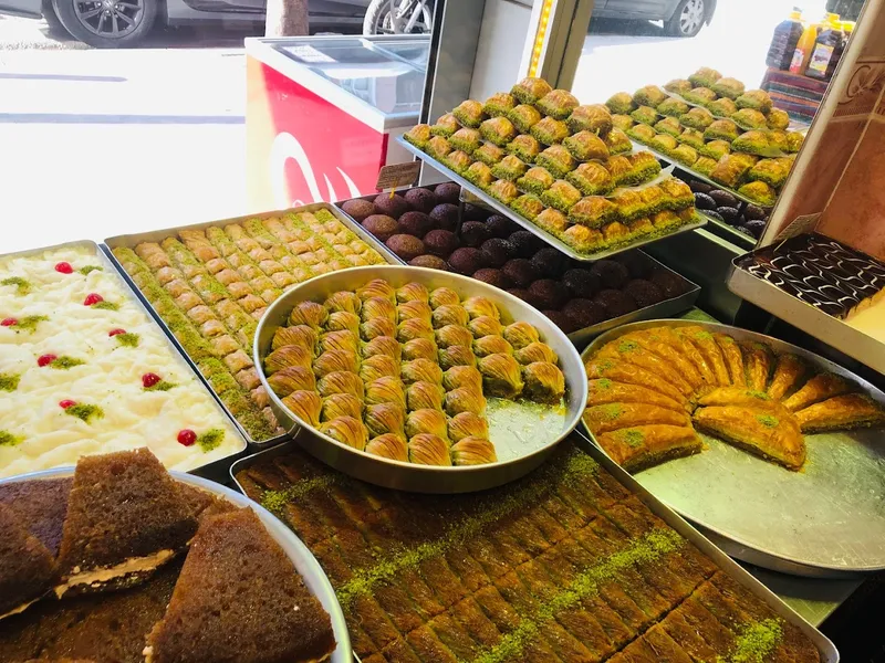 Antepli Sicak Tatli Ve Baklava