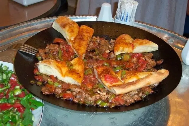 Ak Medine İskender