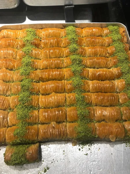 Damak baklava börek