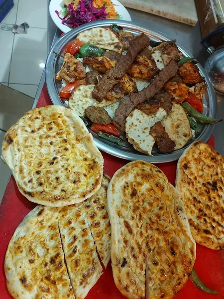 DİVAN KEBAP LAMACUN PİDE salonu