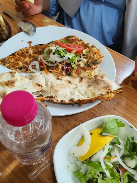 ŞEF ZADE Kebap Lahmacun Pide Ve Döner Salonu