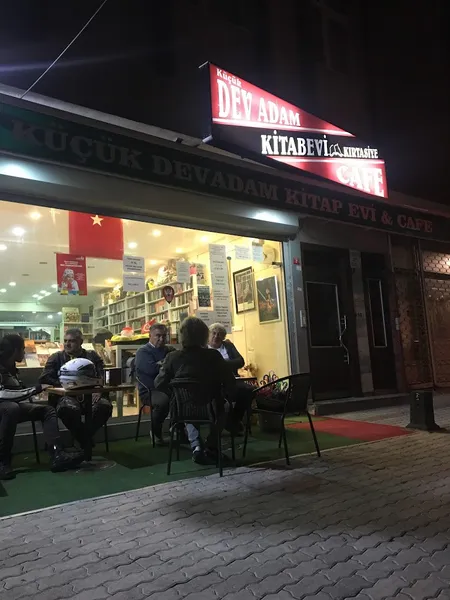 Küçük Dev Adam Kitabevi Kırtasiye Cafe