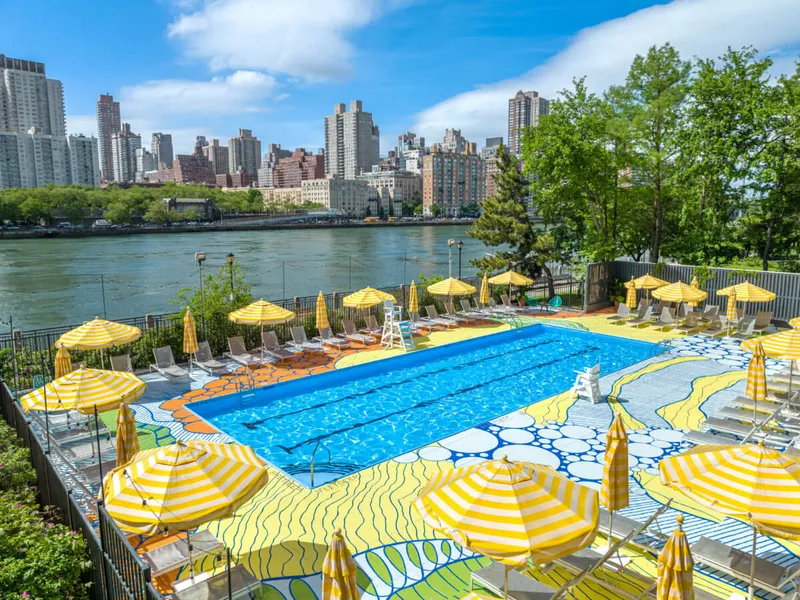 Manhattan Park Pool Club