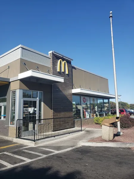 McDonald's 275 Upper Falls Blvd