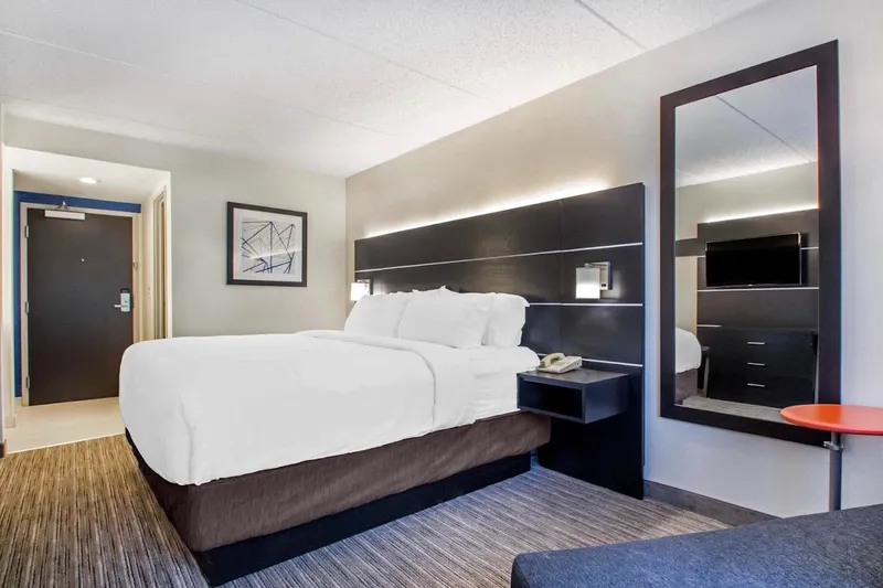 Holiday Inn Express & Suites Albany Airport - Wolf Road, an IHG Hotel