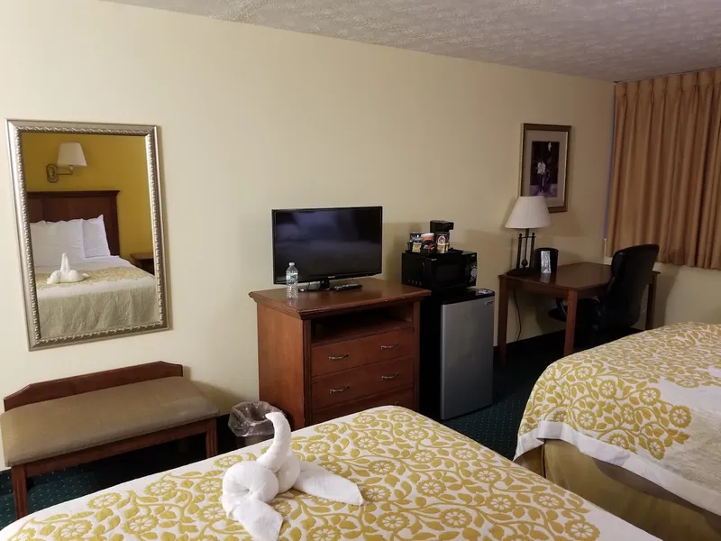 The Schenectady Inn & Suites