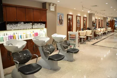 8 best hair salons in Hell’s Kitchen New York City