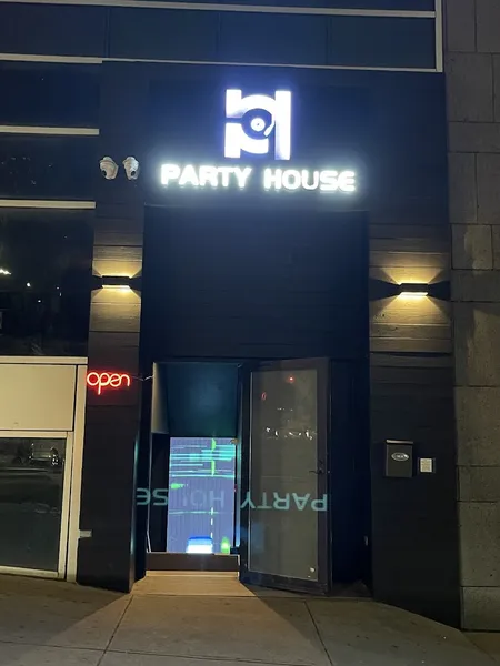 PARTY HOUSE BAR & LOUNGE
