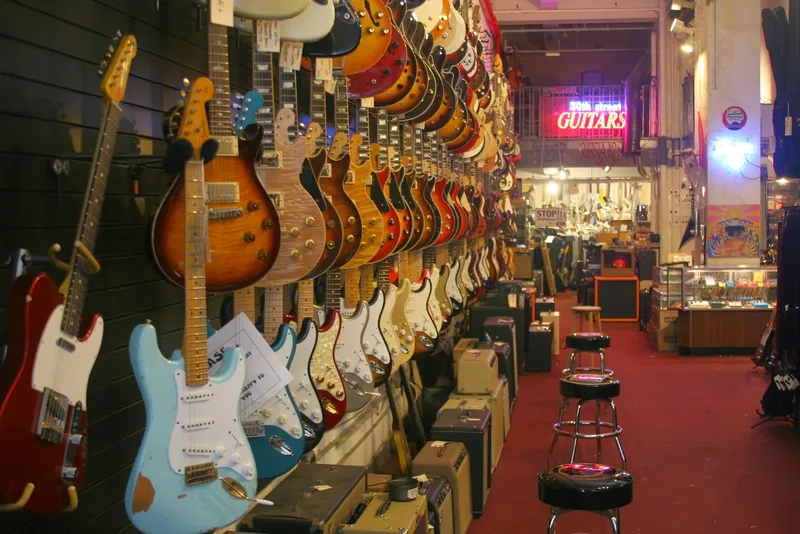 musical 30th Street Guitars