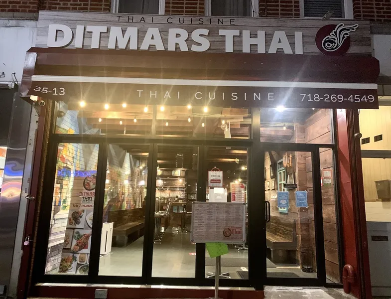 thai restaurants Ditmars Thai