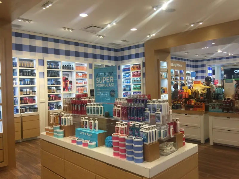 cosmetics stores Bath & Body Works in Elmhurst