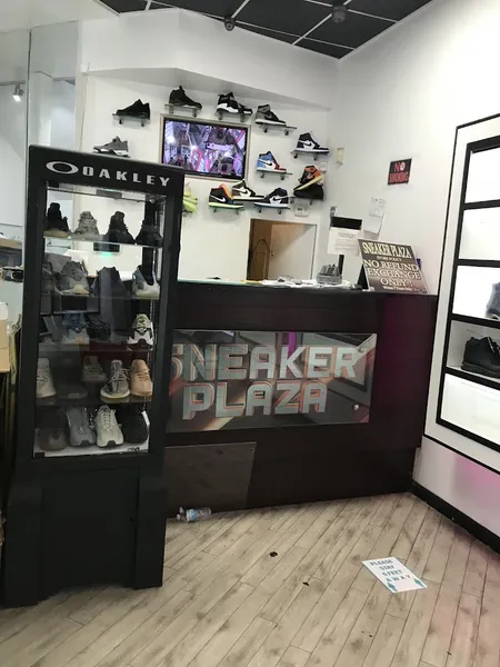 Sneaker Plaza