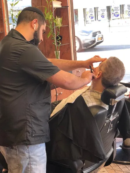 Roni's Barbershop