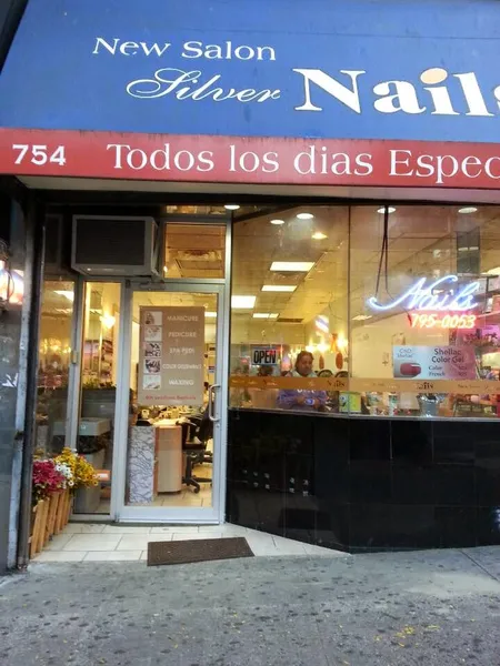 nail salons New York Silver Nails in Washington Heights