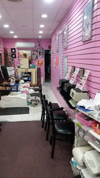 nail salons Strawberry Nail Salon in Sunset Park