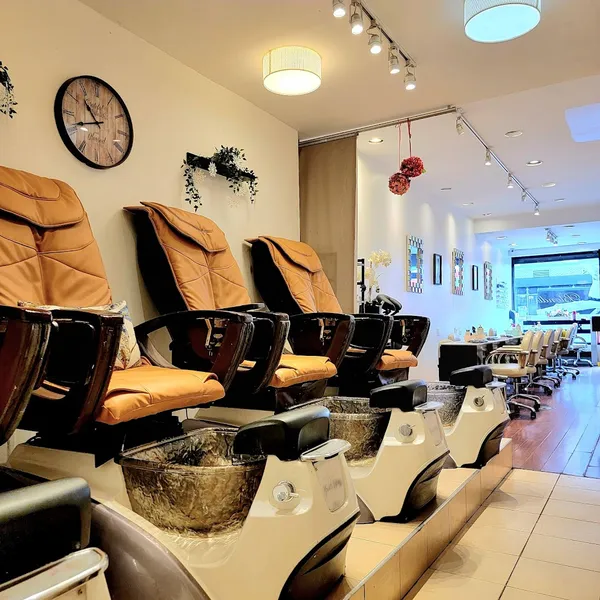 nail salons Blondis Nail & Spa