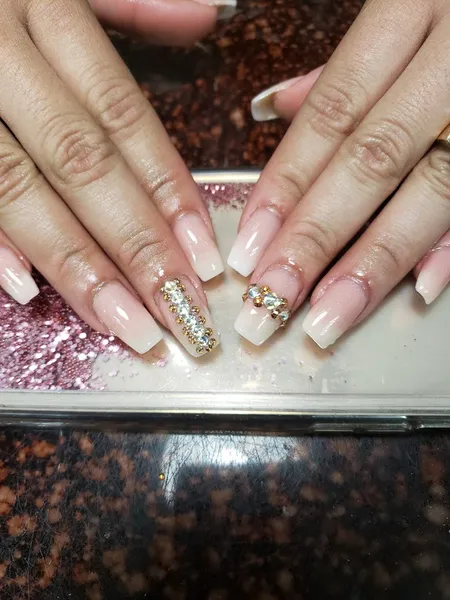 nail salons NAILS & DIAMONDS BY CRISTINA