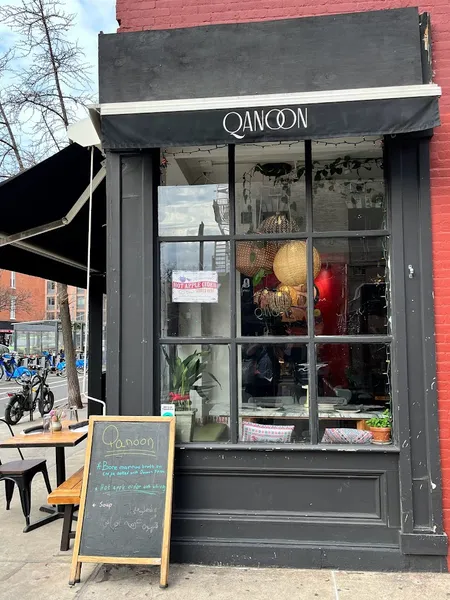 outdoor dining Qanoon restaurant in Chelsea