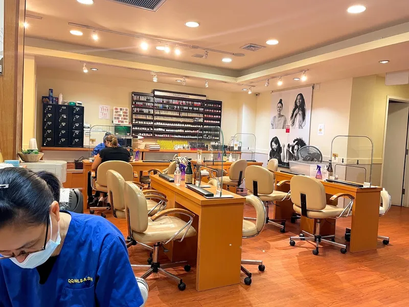 nail salons QQ Nails & Spa in Chelsea