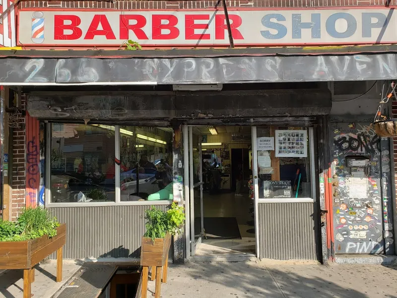 Bee's Famous Barbershop